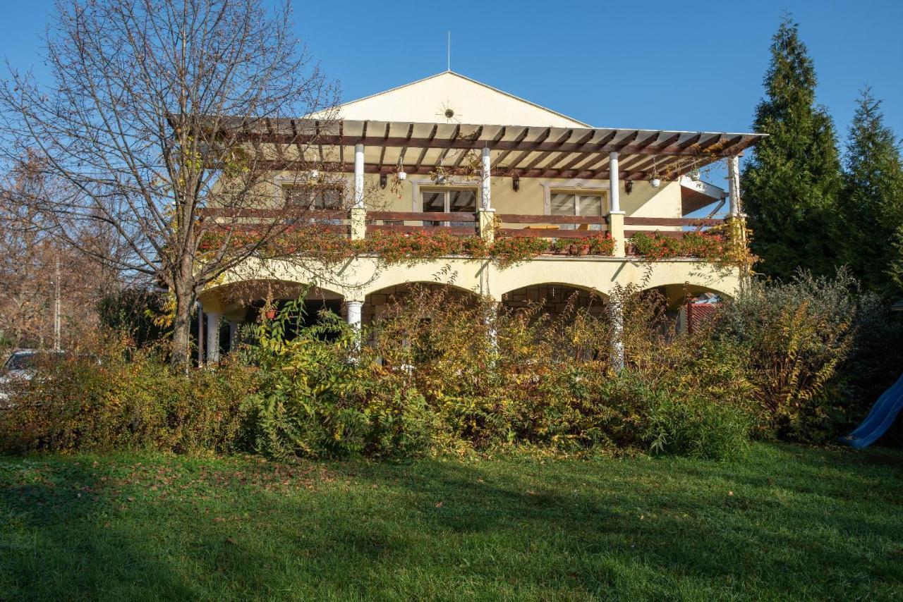 Huszár Panzió és Étterem Panzió Sárospatak Kültér fotó